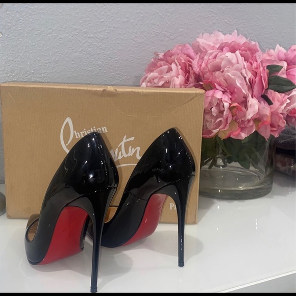 Christian Louboutin - Picture 5 of 8